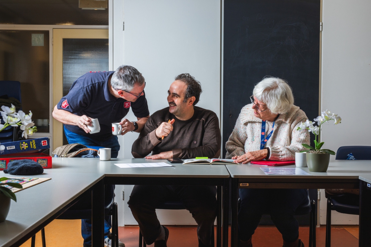 Vrijwilligers en bezoekers bij het Leger des Heils